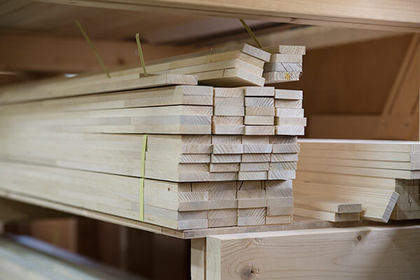 家具制作に使用する地元産木材